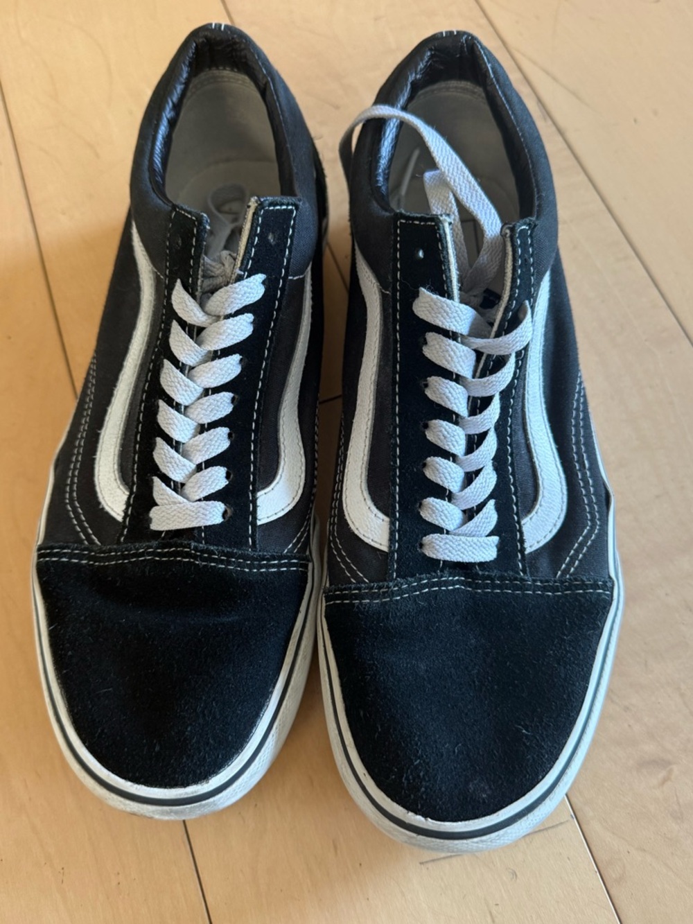 VANS Black & White suede & canvas Old Skool Sneakers. Women’s size 9.5